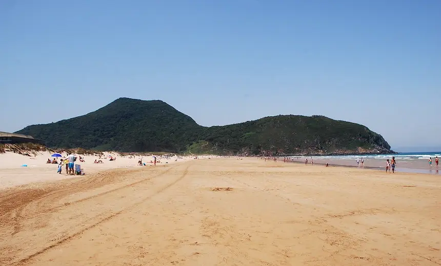 Playa de Berria en Santo&ntilde;a.