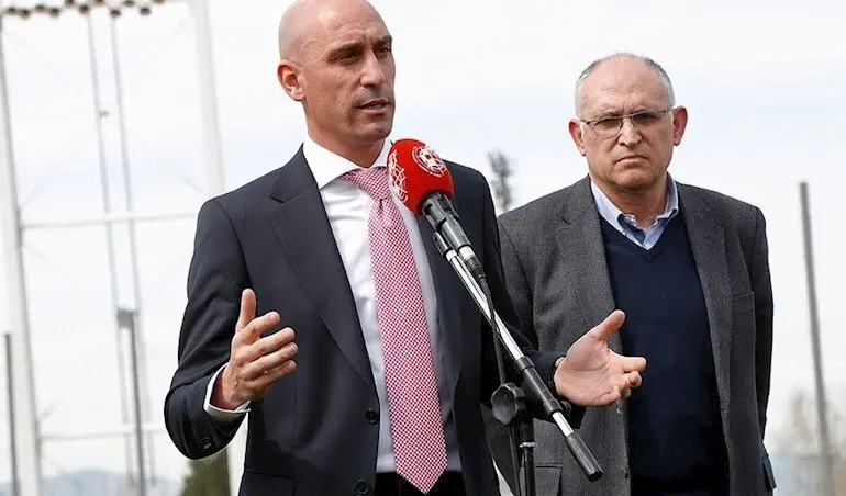 Luis Rubiales comparece ante los medios acompa&ntilde;ado por Andreu Camps - PRENSA RFEF - Archivo