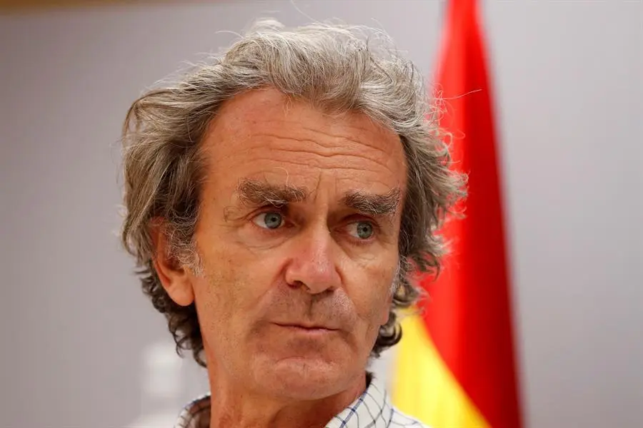 El director del Centro de Coordinaci&oacute;n de Alertas y Emergencias Sanitarias (CCAES), Fernando Sim&oacute;n, ofrece una rueda de prensa este jueves en Madrid. EFE/J. J Guill&eacute;n