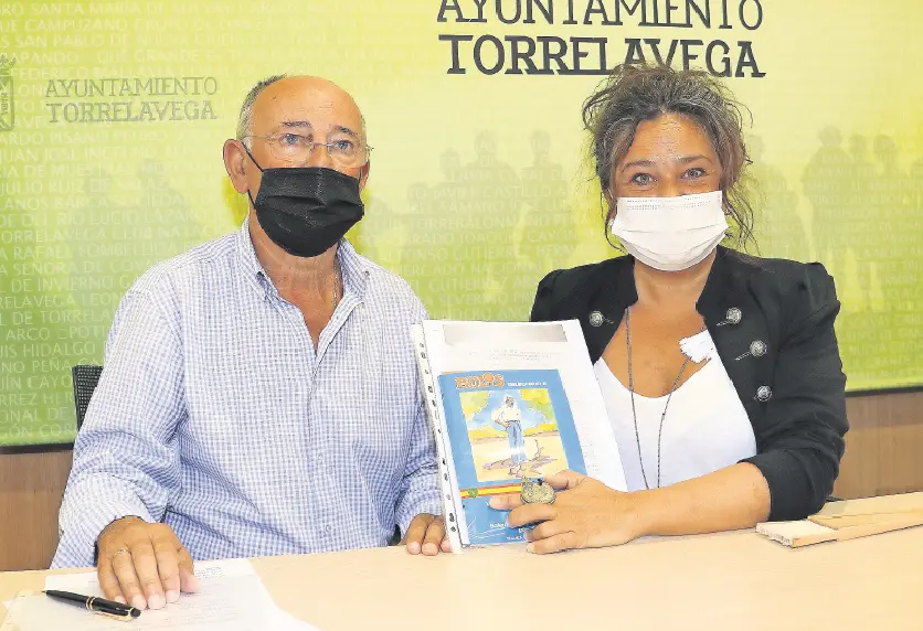 Alejandro Campo y Esther V&eacute;lez, en la presentaci&oacute;n de la exposici&oacute;n. / alerta