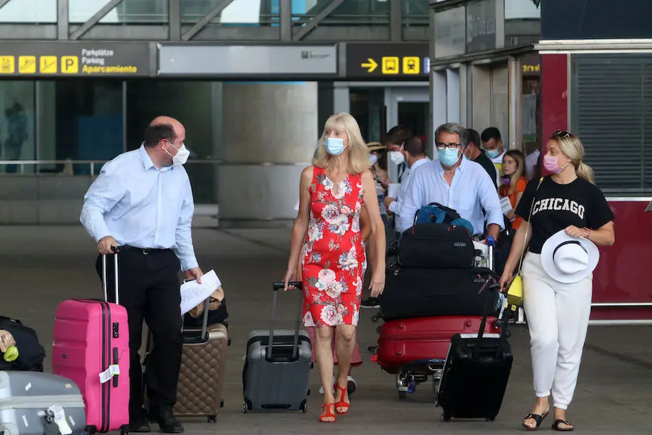 Llegadas de brit&aacute;nicos al aeropuerto de la capital de la Costa del Sol, despu&eacute;s de que Reino Unido imponga una cuarentena a todos los viajeros procedentes de Espa&ntilde;a. En M&aacute;laga (Andaluc&iacute;a, Espa&ntilde;a), a 27 de julio de 2020.

27 JULIO 2020

27/7/2020
