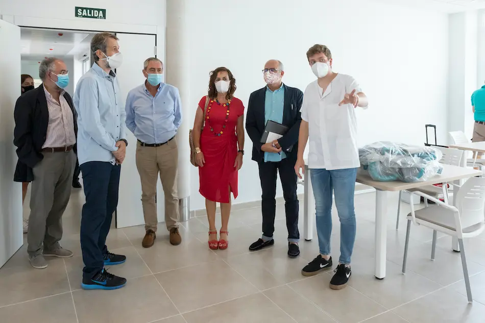 El consejero de Sanidad, Miguel Rodr&iacute;guez, y la consejera de Empleo y Pol&iacute;ticas Sociales, Ana Bel&eacute;n &Aacute;lvarez, visitan la nueva residencia que gestiona la Asociaci&oacute;n &lsquo;Mensajeros de la Paz&rsquo;. / ALERTA