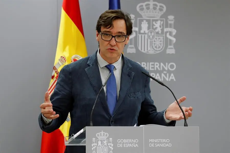 El ministro de Sanidad, Salvador Illa, ofrece una rueda de prensa tras presidir el Consejo Interterritorial extraordinario celebrado, este viernes, con los consejeros auton&oacute;micos del ramo, despu&eacute;s de que en las &uacute;ltimas 24 horas se hayan notificado casi 3.000 nuevos contagios de coronavirus, un m&aacute;ximo desde finales de mayo. EFE/ Chema Moya