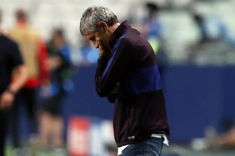 Quique Seti&eacute;n se lamenta tras el descalabro en Lisboa.