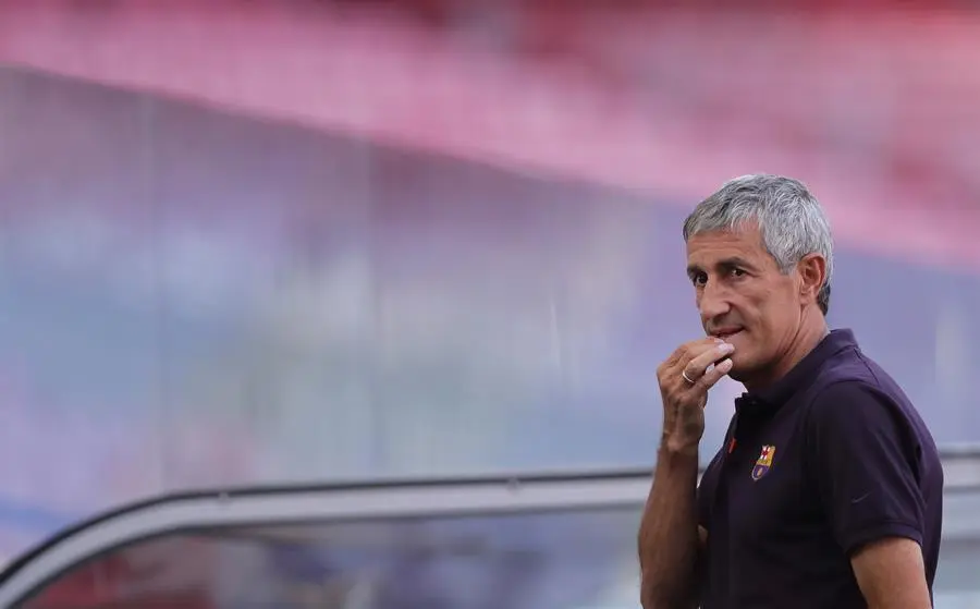 El entrenador del Barcelona, ​​Quique Setien, reacciona durante la sesi&oacute;n de entrenamiento del Barcelona en Lisboa, Portugal, el 13 de agosto de 2020. / EFE Manu Fernandez