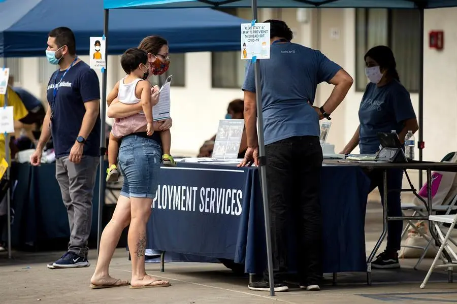 El Instituto de M&eacute;tricas y Evaluaciones de Salud (IHME) de la Universidad de Washington calcula que para las elecciones presidenciales del 3 de noviembre Estados Unidos habr&aacute; superado los 250.000 fallecidos y para el 1 de diciembre los 295.000.EFE/Etienne Laurent