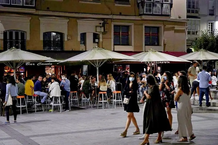 Bares de copas de la Plaza de Ca&ntilde;ad&iacute;o en Santander. /ROM&Aacute;N G. AGUILERA