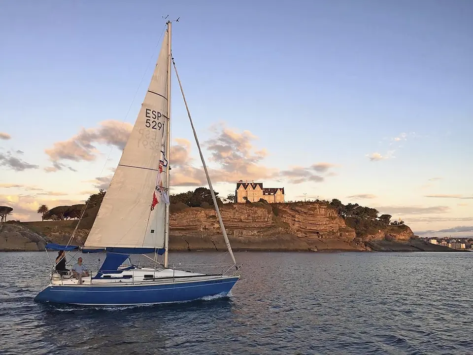 Los peregrinos por mar partieron de la Marina de Santander para recorrer las 89 millas de esta tercera etapa que finaliza en la Marina Yates de Gij&oacute;n.
