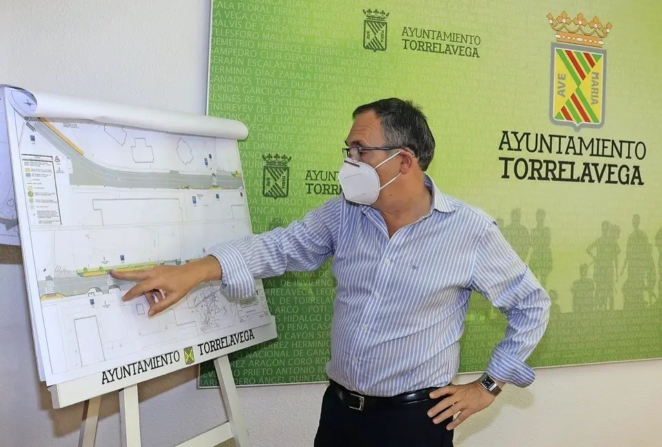 Jos&eacute; Manuel Cruz Viadero exponiendo el proyecto. / AlertA