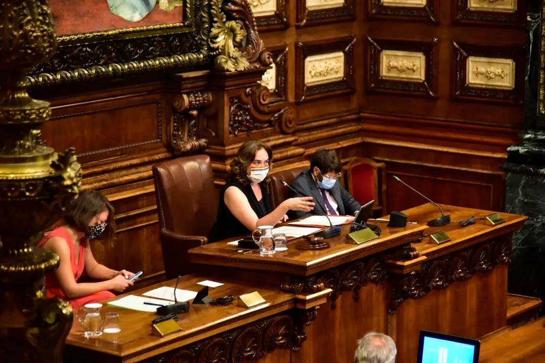 La alcaldesa Ada Colau, en el pleno sobre la monarqu&iacute;a del Ayuntamiento de Barcelona