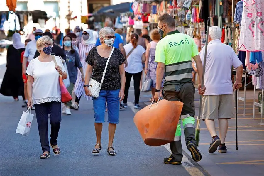 Un juez de Barcelona ha autorizado las nuevas restricciones de aforo que la Generalitat ha impuesto en Granollers (Barcelona) y sus municipios lim&iacute;trofes, aunque las ha revocado en Terrassa (Barcelona). EFE/ Susanna S&aacute;ez/Archivo