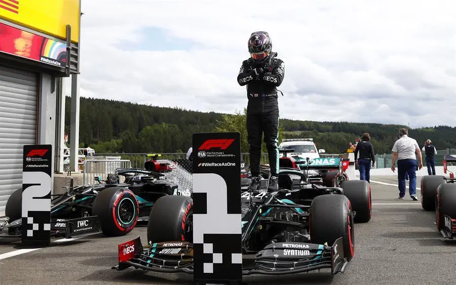 El piloto brit&aacute;nico de F&oacute;rmula 1 Lewis Hamilton de Mercedes-AMG Petronas reacciona despu&eacute;s de obtener la pole position durante la sesi&oacute;n de clasificaci&oacute;n en la pista de carreras de Spa-Francorchamps en Stavelot, B&eacute;lgica, el 29 de agosto de 2020. El Gran Premio de F&oacute;rmula Uno de B&eacute;lgica 2020 tendr&aacute; lugar el 30 Agosto 2020. (F&oacute;rmula Uno, B&eacute;lgica) EFE / EPA / Francois Lenoir / Pool