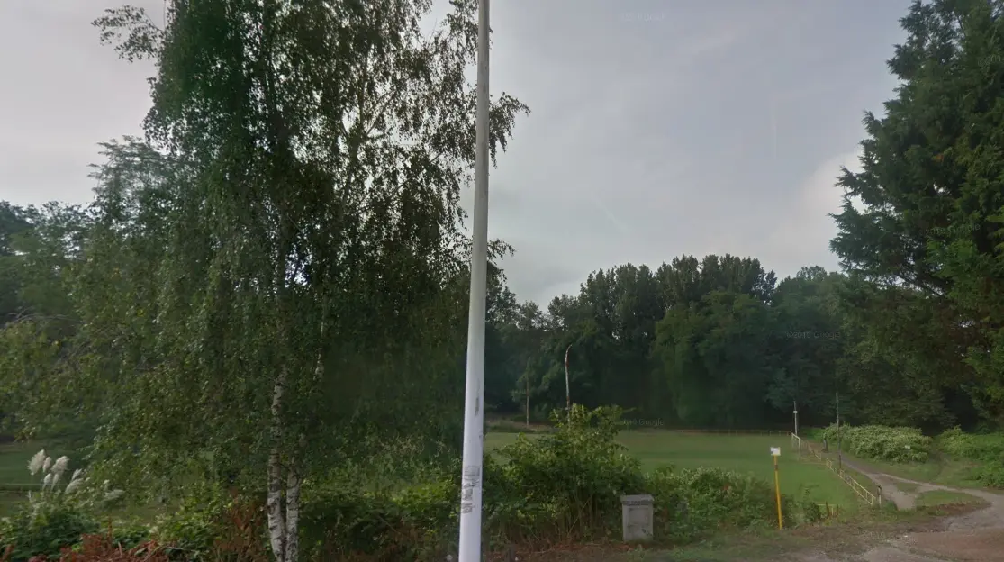 Parque de las Tablas, situado entre la factor&iacute;a Sniace y el r&iacute;o Besaya.