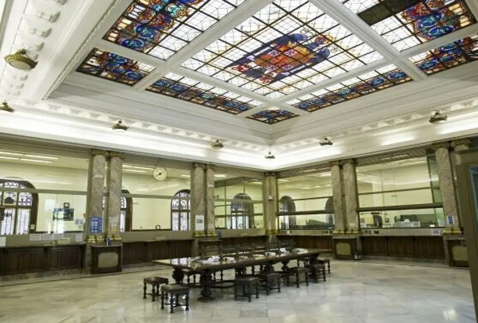 Vidriera del Banco de Espa&ntilde;a en est&aacute; ahora en el debate.