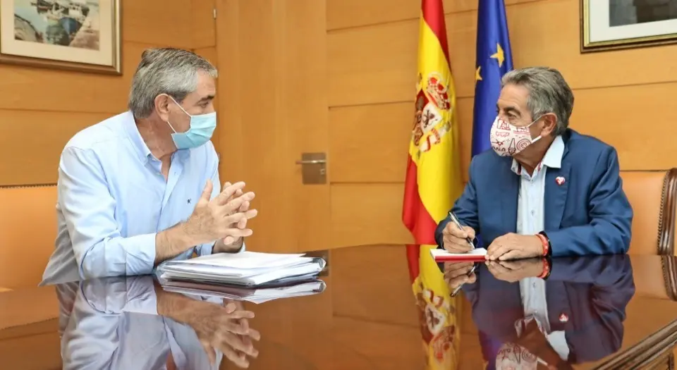 Despacho del presidente
El presidente de Cantabria, Miguel ??ngel Revilla, recibe al alcalde de Suances, Andr??s Ruiz Moya.
1 SEPTIEMBRE 2020