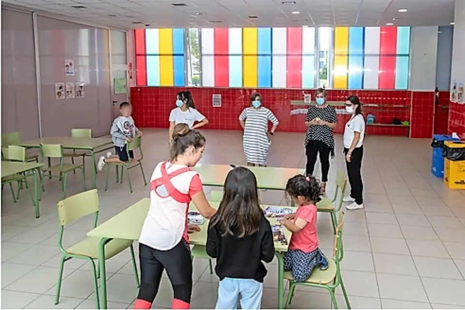La alcaldesa visit&oacute; recientemente las instalaciones del colegio. / ALERTA