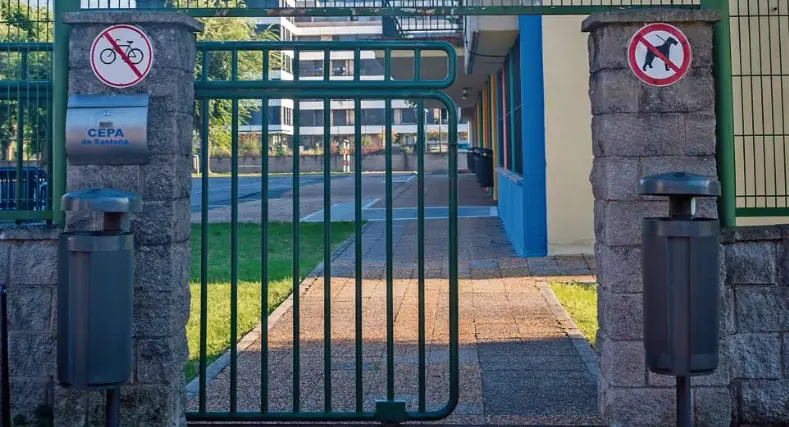 Centro de Educaci&oacute;n Secundaria de Personas adultas de Santo&ntilde;a. / REGUERA