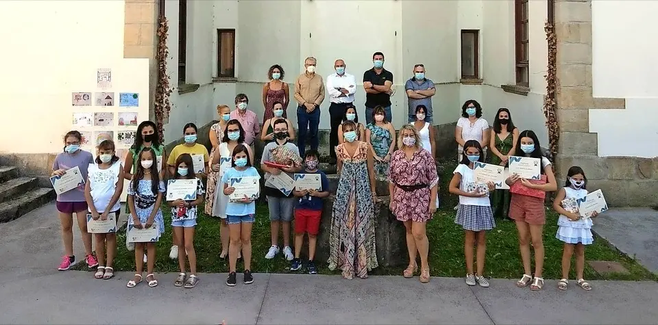 Foto de familia de los ganadores y ganadoras en las distintas categor&iacute;as./ alerta