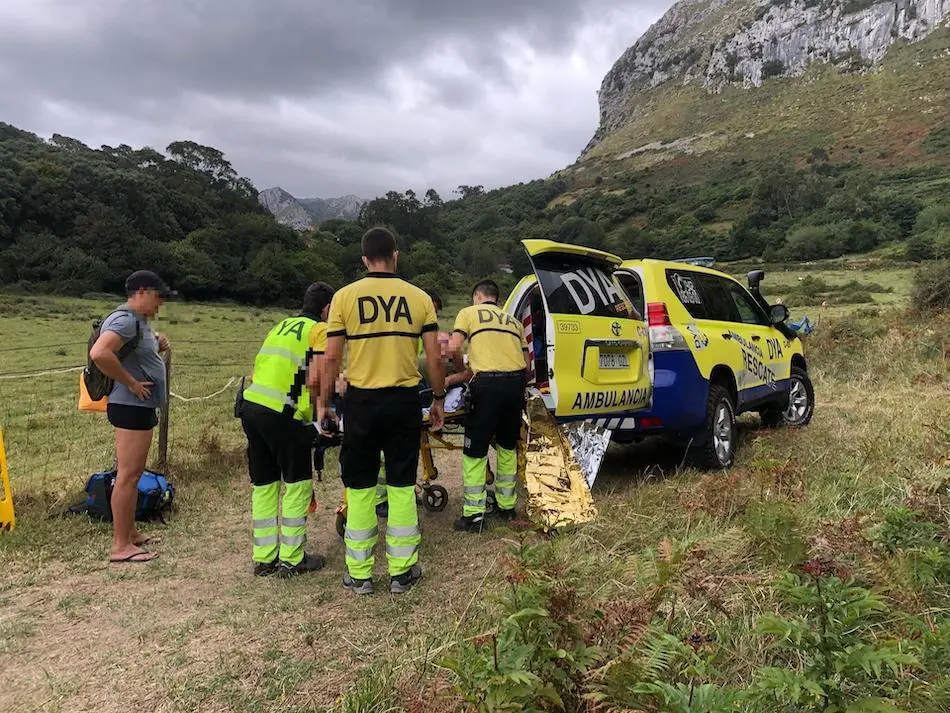 Evacuado al hospital de Laredo un ba&ntilde;ista rescatado del agua por surfistas&nbsp;- DYA
