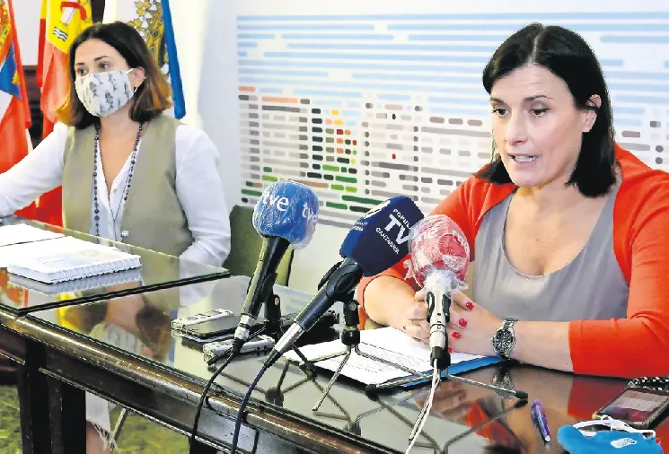 Miriam D&iacute;az y Gema Igual durante la presentaci&oacute;n. / alerta