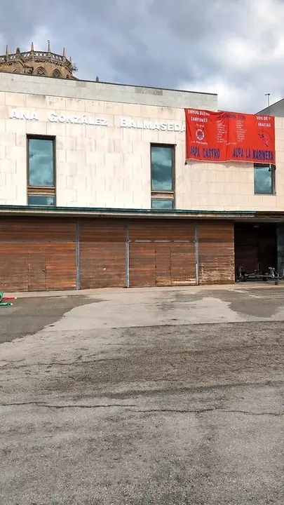 Pabell&oacute;n de actividades n&aacute;uticas de Castro. / alerta