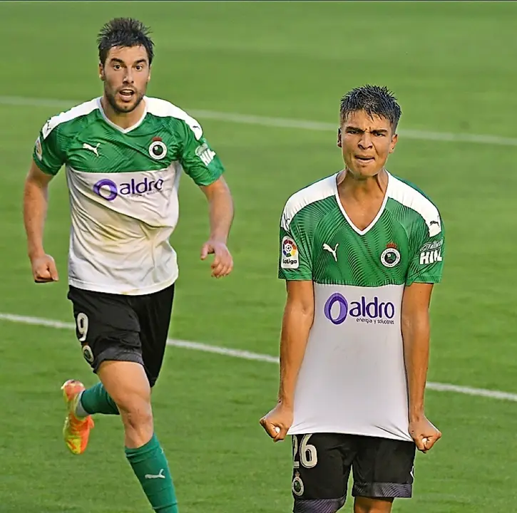 Siverio, celebrando el gol que marc&oacute; la temporada pasada ante e Rayo Vallecano. / alerta
