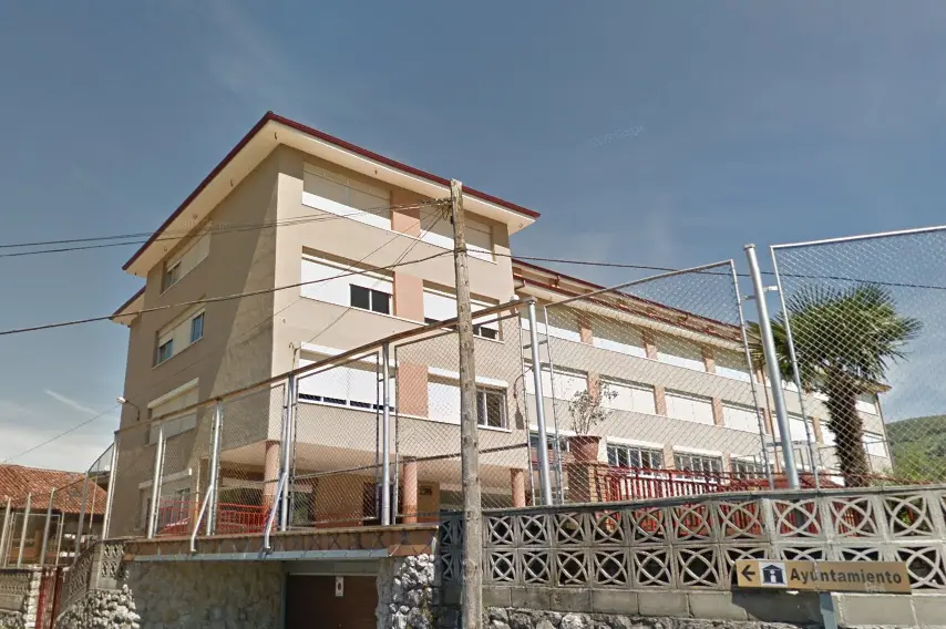 Imagen del colegio Sant&iacute;sima Virgen de Valvanuz de Selaya. / alerta