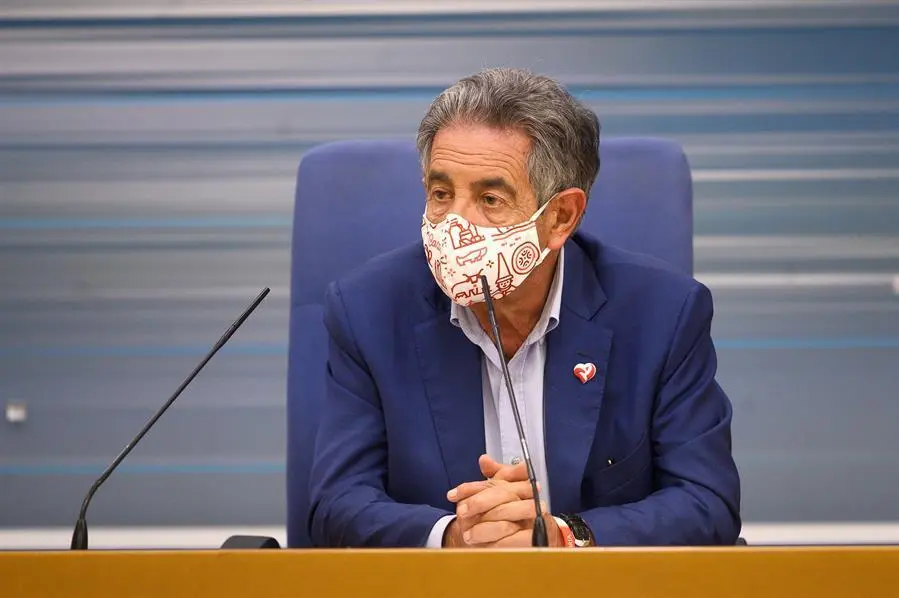 El presidente de Cantabria, Miguel &Aacute;ngel Revilla. / Pedro Puente Hoyos