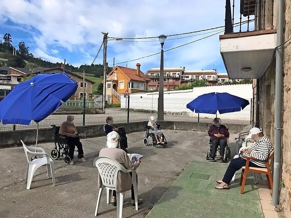 Usuarios del Centro de D&iacute;a en las instalaciones. / alerta