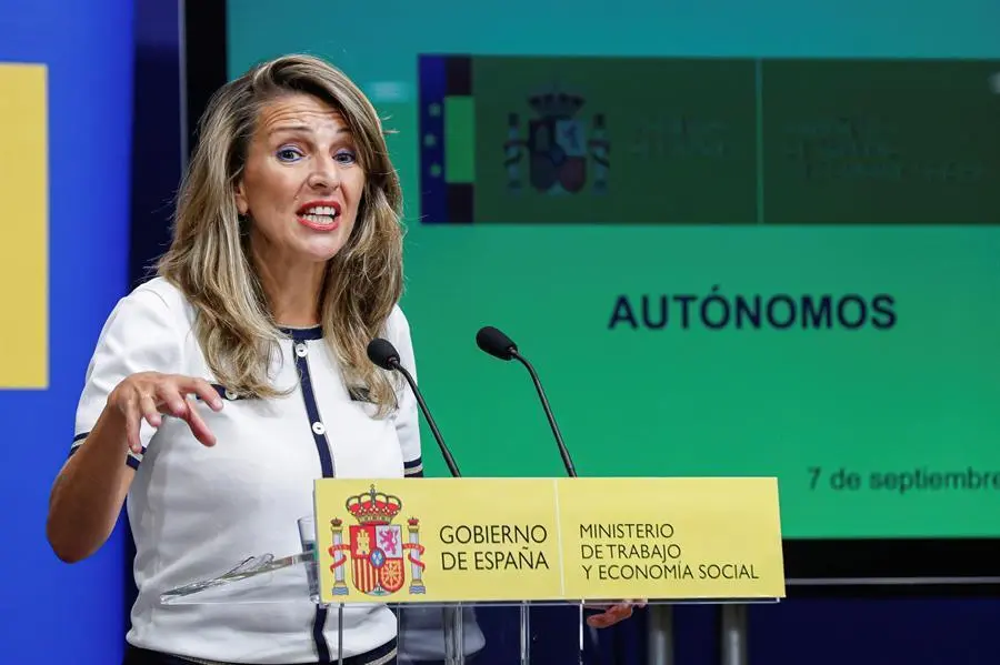 La ministra de Trabajo y Econom&iacute;a Social, Yolanda D&iacute;az, durante la reuni&oacute;n mantenida con las organizaciones m&aacute;s representativas de Trabajo Aut&oacute;nomo, Econom&iacute;a Social y Responsabilidad Social de las Empresas, este lunes en Madrid .EFE/Emilio Naranjo