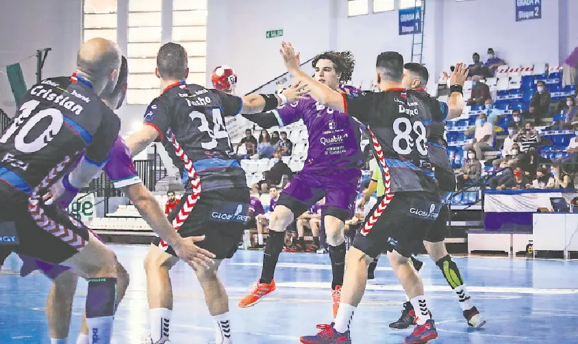 La defensa del Sinf&iacute;n fue clave en el partido de ayer.