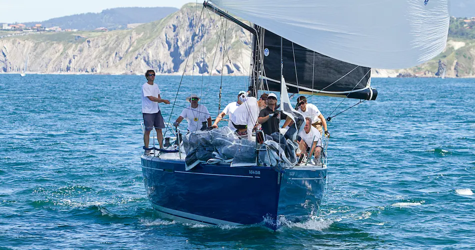 El barco c&aacute;ntabro 'Yamamay' de Javier Gallo en la Copa Castro.