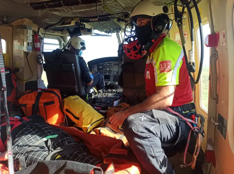Rescate el pasado 12 de septiembre desde Camaleño al aeropuerto Seve Ballesteros a una mujer de 55 años y vecina de Aviles con una rotura de tobillo tras sufrir una caída en una zona situada a 500 metros de la estación superior del teleférico de Fuente Dé. / ARCHIVO