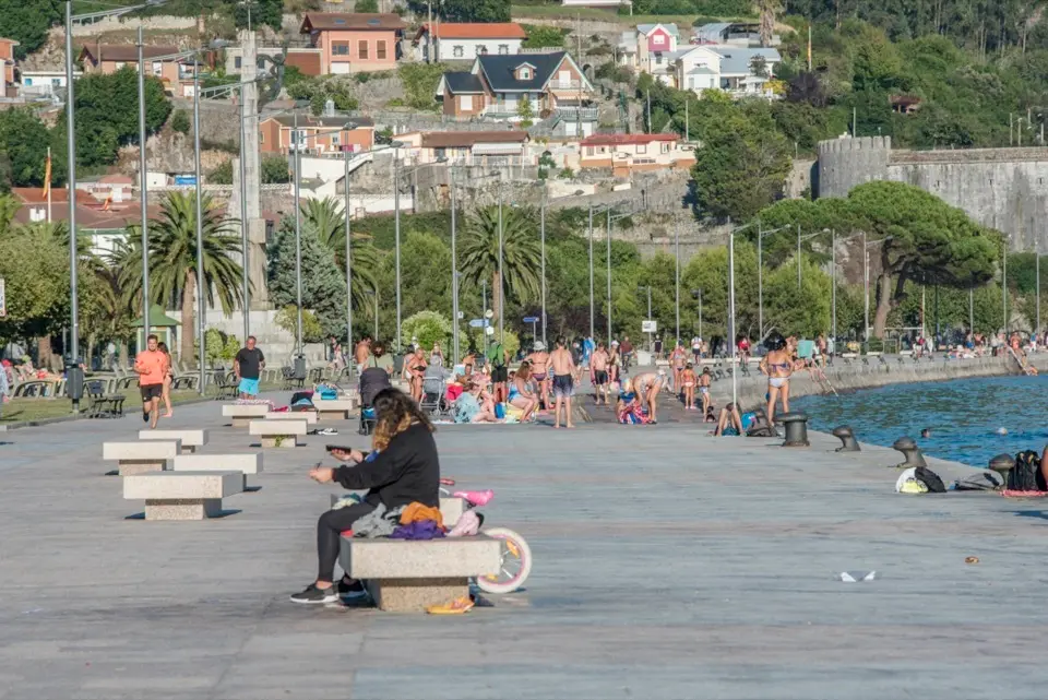 Vista del paseo mar&iacute;timo de Santo&ntilde;a. / TONO REGUERA