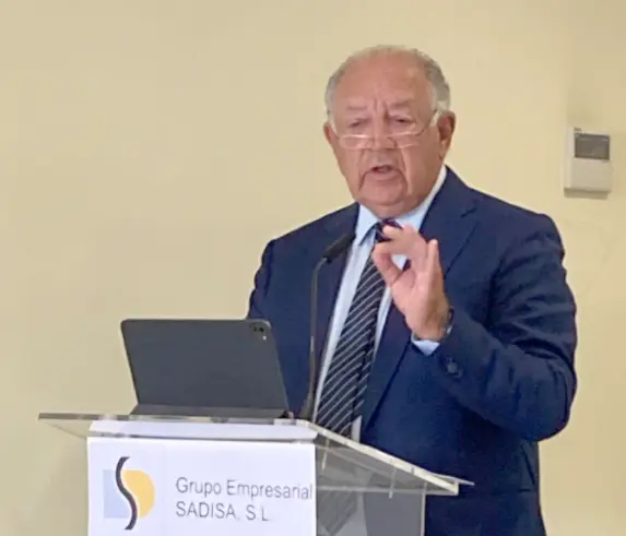 El presidente del grupo Sadisa, propietario del accionariado de Ascan-Geaser, Santiago D&iacute;az D&iacute;az durante la rueda de prensa ofrecida hoy.