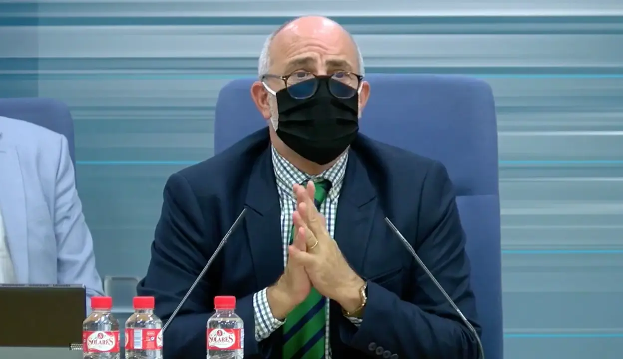 El consejero de Sanidad, Miguel Rodr&iacute;guez durante la rueda de prensa. / ALERTA