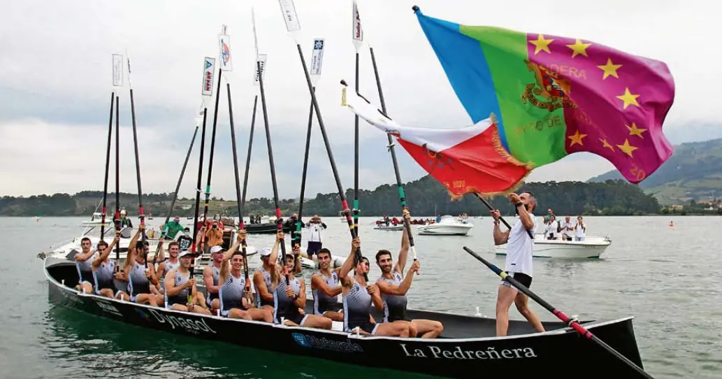 Los remeros de Pedre&ntilde;a ganaron tanto el Campeonato de Cantabria como la Bandera Ayuntamiento de Camargo. / jos&eacute; ram&oacute;n