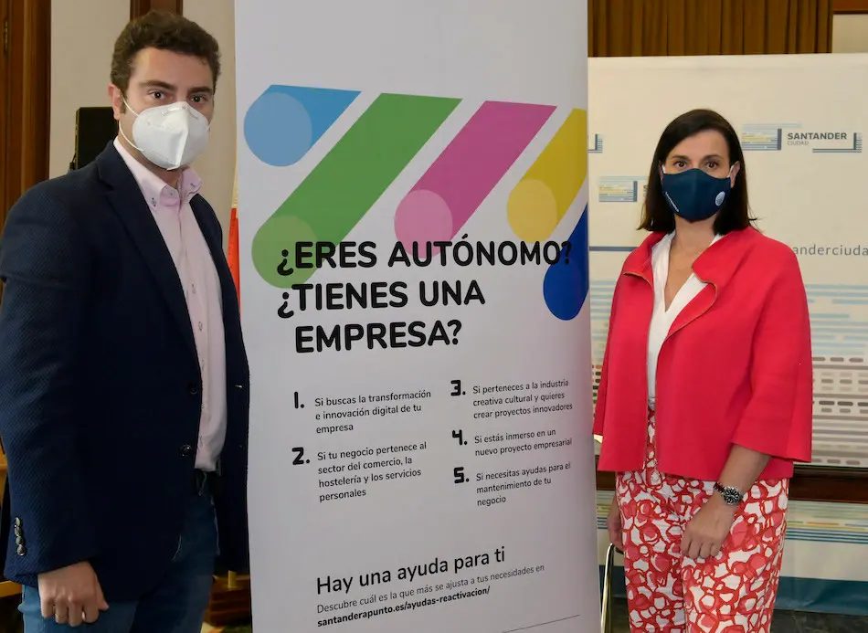 El concejal de Empleo y Desarrollo Empresarial, Daniel Portilla y la alcaldesa de Santander Gema Igual. / ALERTA