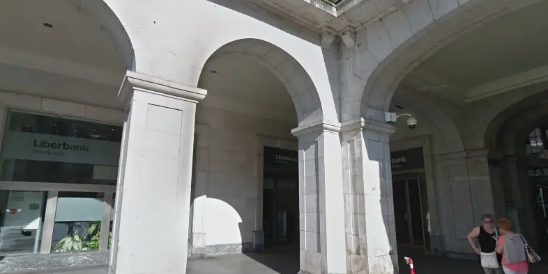 Oficina de LIberbank en la Plaza Porticada de Santander.