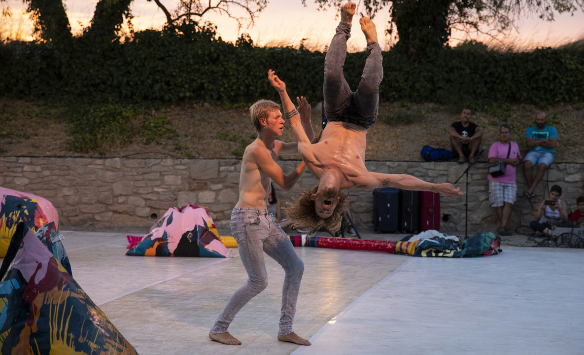 Espect&aacute;culo de danza contempor&aacute;nea "Pink Unicorns".