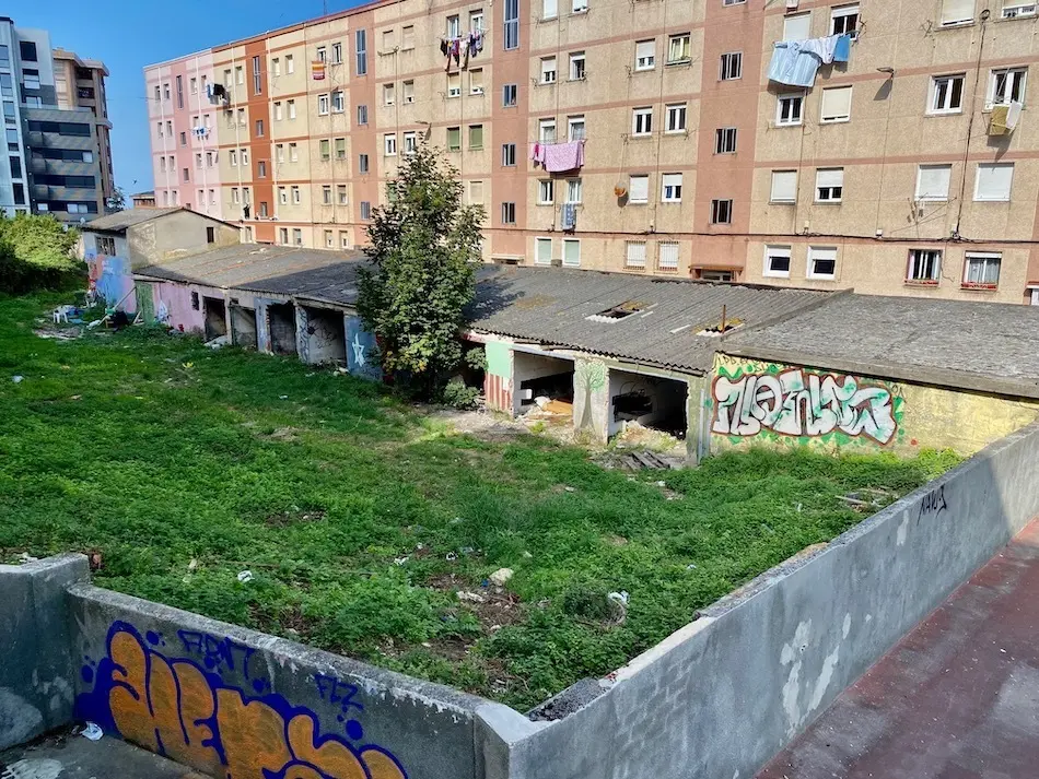 Edificios en ruina en la bajada del Polio. / ALERTA