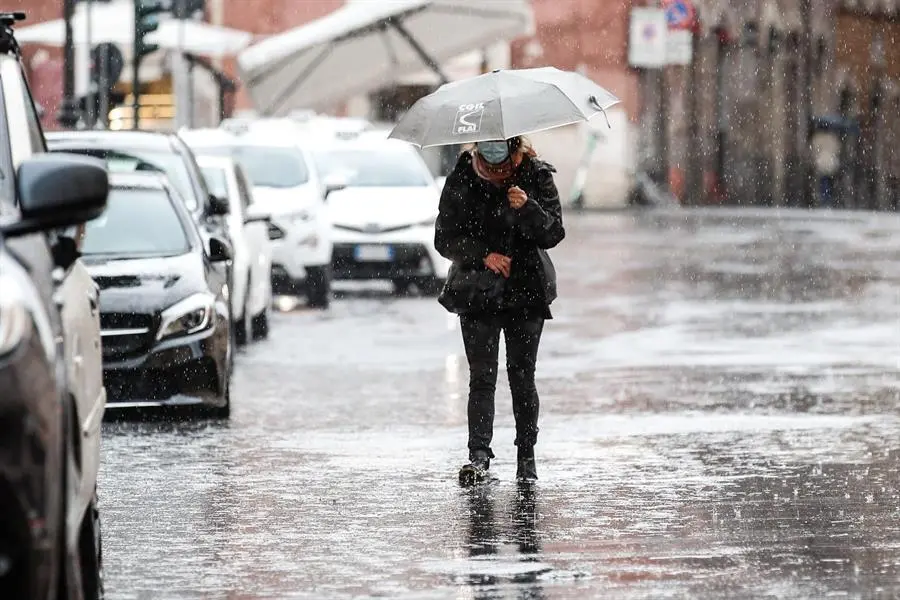 Una vista de Roma, Italia, despu&eacute;s de fuertes lluvias, 27 de septiembre de 2020. (Italia, Roma) EFE / EPA / Giuseppe Lam