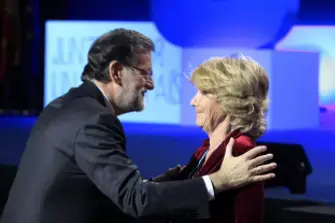 El presidente del gobierno Mariano Rajoy y la presidenta del partido popular en Madrid Esperanza Aguirre en la Convenci&oacute;n Nacional del PP - EUROPA PRESS