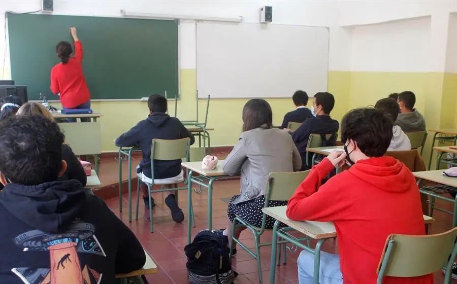 Alumnos del Instituto de Educaci&oacute;n Secundaria Princesa Galiana de Toledo asisten este mi&eacute;rcoles a clase.EFE/ Ismael Herrero