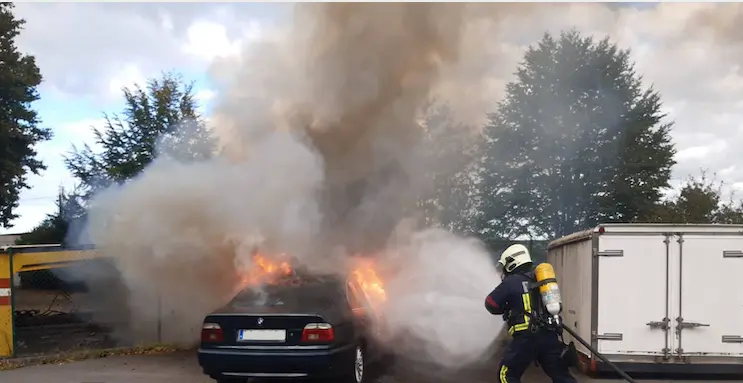Efectivos del Servicio de Extinci&oacute;n de Incendios de Camargo en el momento del suceso. / SEIC