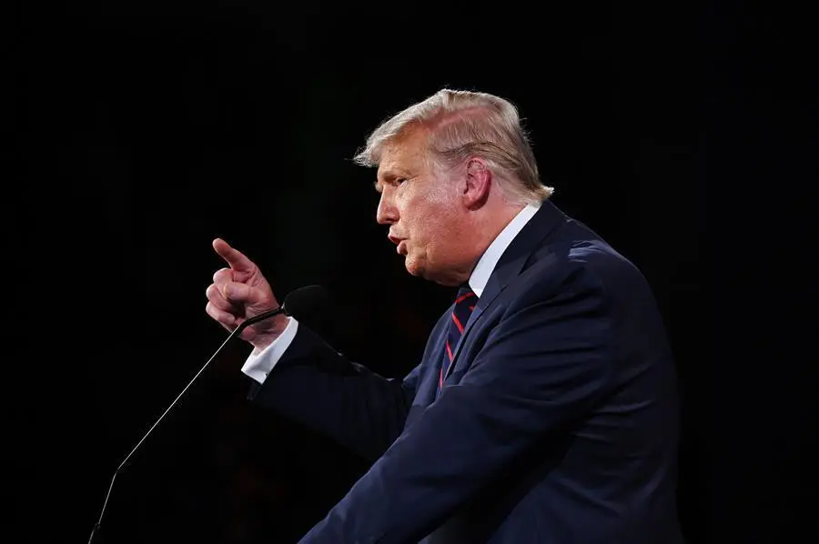 El presidente de Estados Unidos, Donald Trump, habla durante el debate. / EFE / OLIVIER DOULIERY