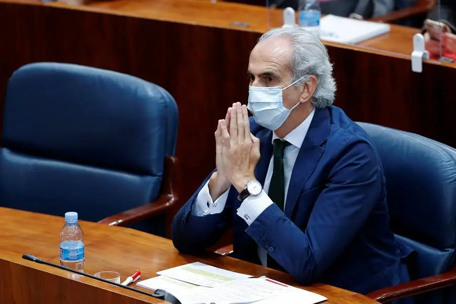 El consejero de Sanidad, Enrique Ruiz Escudero, este jueves durante el pleno de la Asamblea de Madrid. EFE/ Chema Moya