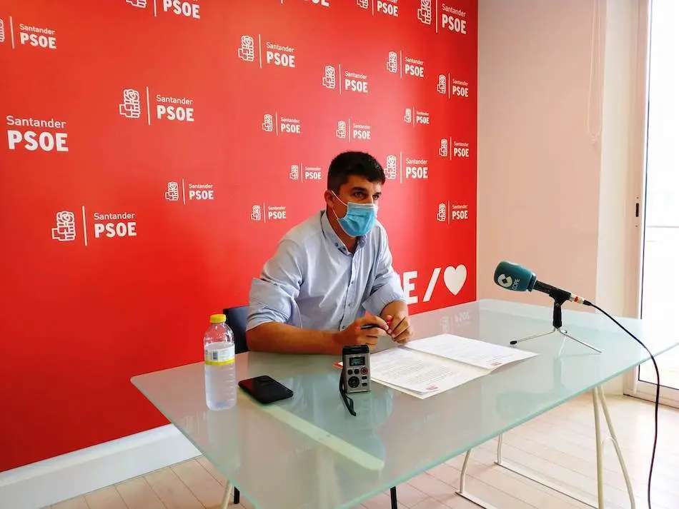 El portavoz del grupo socialista, Daniel Fern&aacute;ndez. / ALERTA