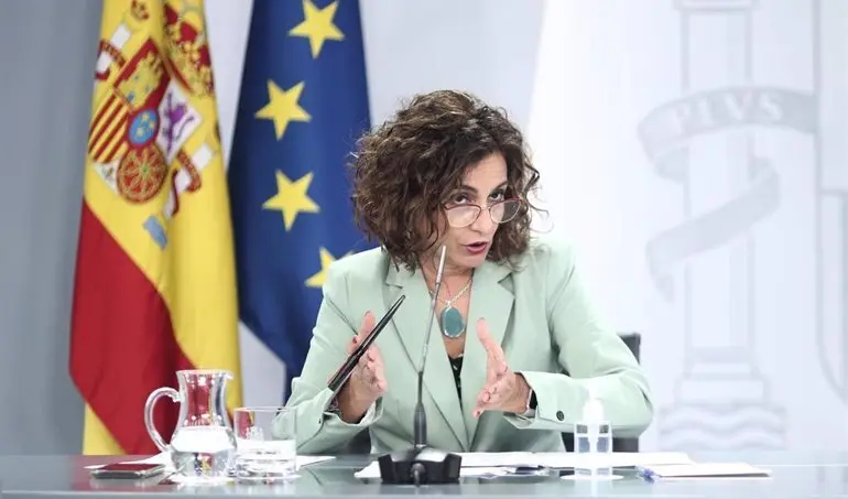 La ministra portavoz y de Hacienda, Mar&iacute;a Jes&uacute;s Montero, interviene durante una rueda de prensa posterior al Consejo de Ministros en Moncloa, en Madrid (Espa&ntilde;a), a 6 de octubre de 2020. - EUROPA PRESS/E. Parra. POOL - Europa Press