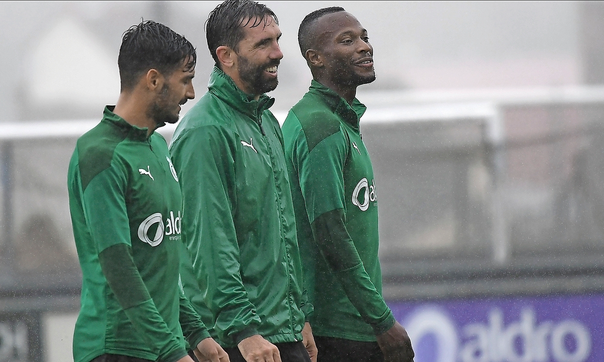 El entrenamiento del equipo ayer se complet&oacute; bajo la lluvia. / Hardy